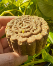 Load image into Gallery viewer, Chamomile + Honey Conditioning Shampoo Bar (damaged/dry/normal hair, best for itchy/dry scalps)