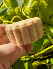 Load image into Gallery viewer, Ginger + Rice Balancing Shampoo Bar (all hairs & all scalps)
